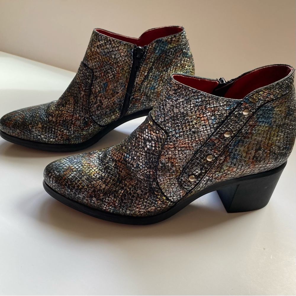 JOSE SAENZ Serpent Multi Color Leather Ankle Boots - Size 39-8.5 Iridescent Boho